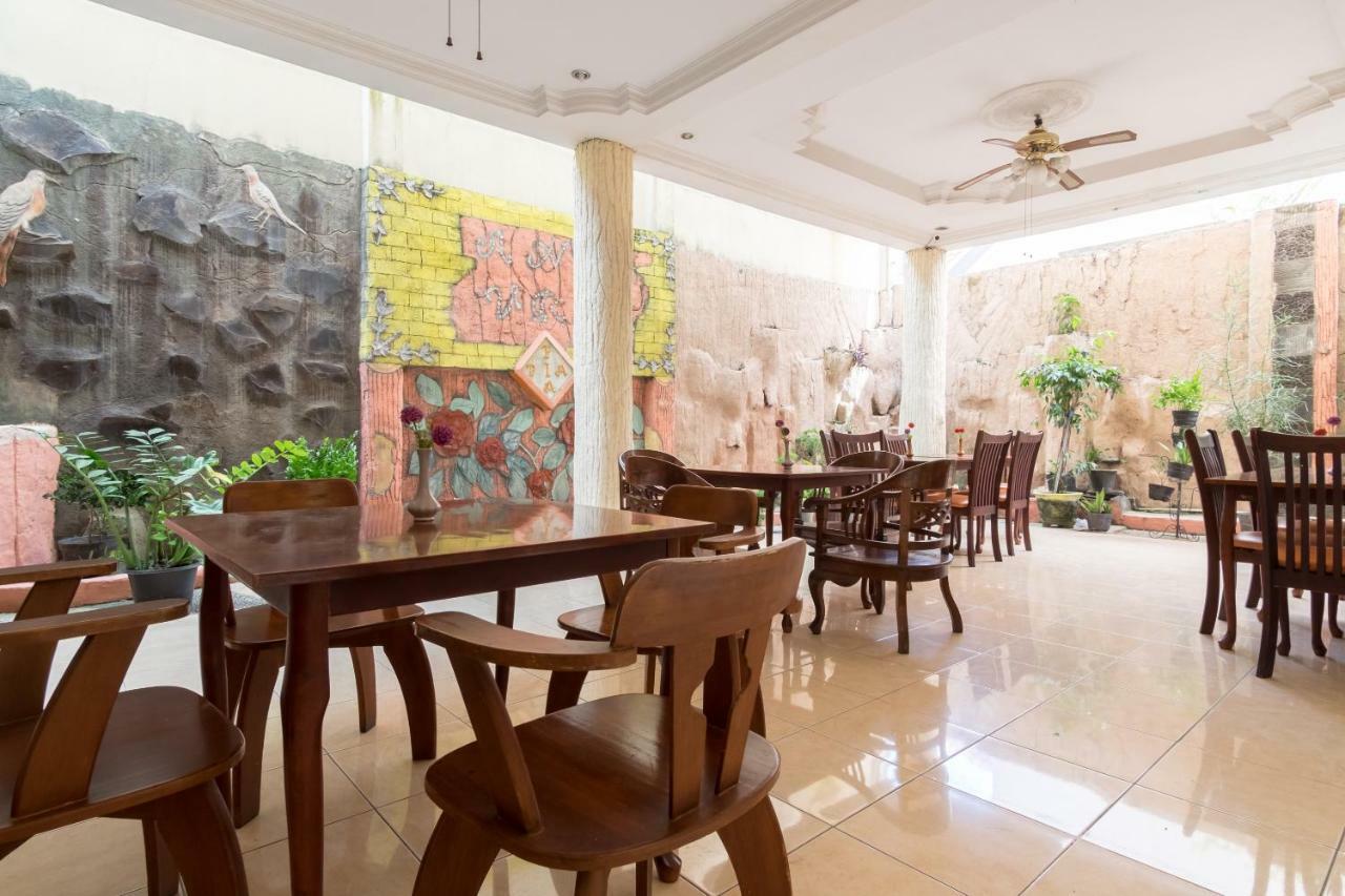 Oyo 1030 Hotel Bumi Asih Medan Exterior photo