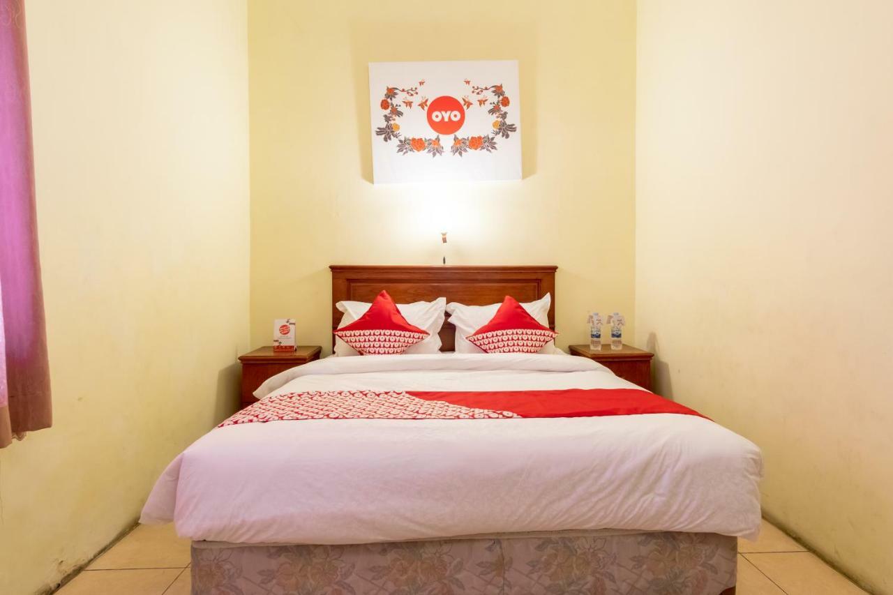 Oyo 1030 Hotel Bumi Asih Medan Exterior photo