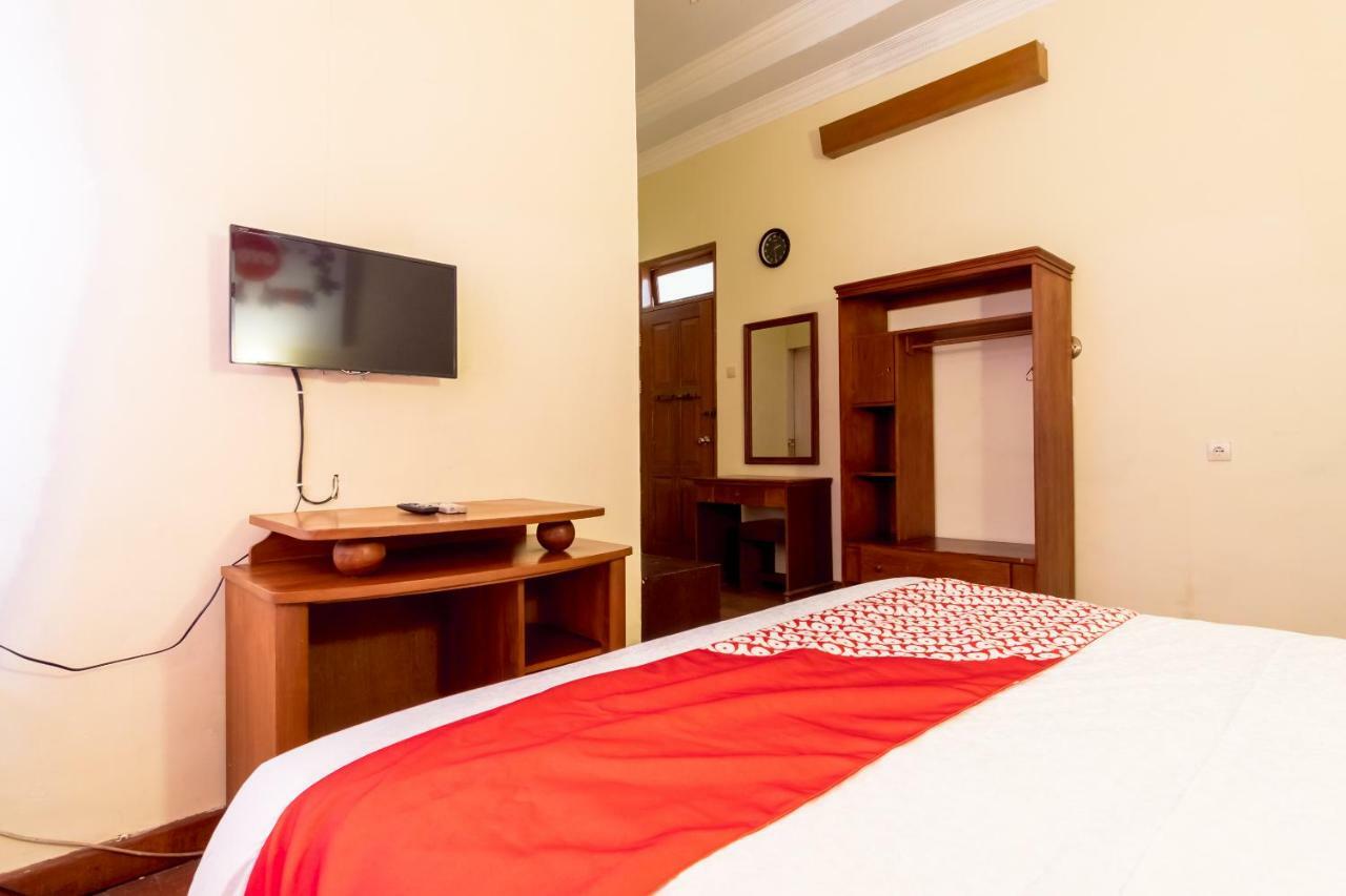 Oyo 1030 Hotel Bumi Asih Medan Exterior photo